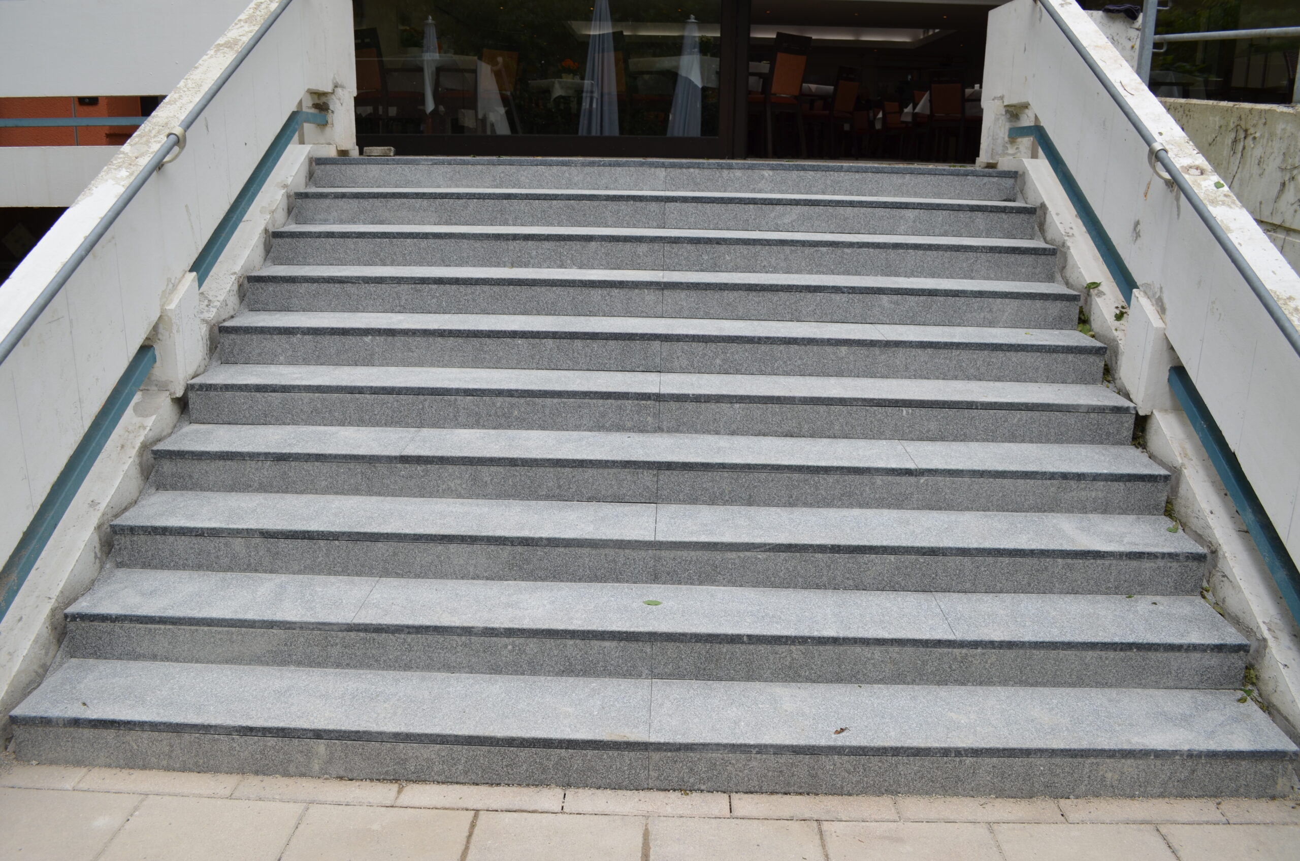 Außen Treppe aus Granit in München mit rutschfester Oberfläche und langlebiger Ausführung