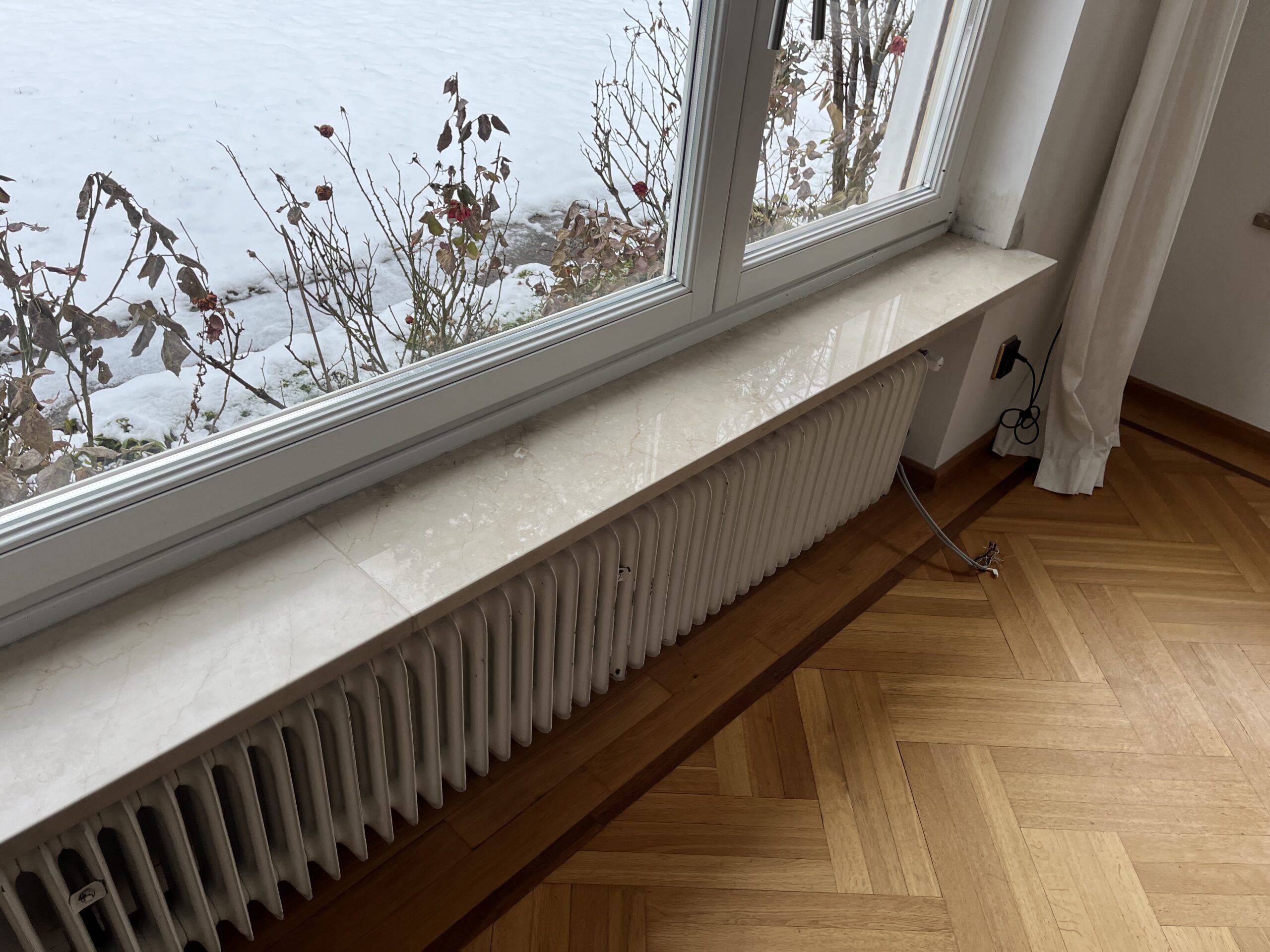 Fensterbank aus Naturstein in München innen modern Granit