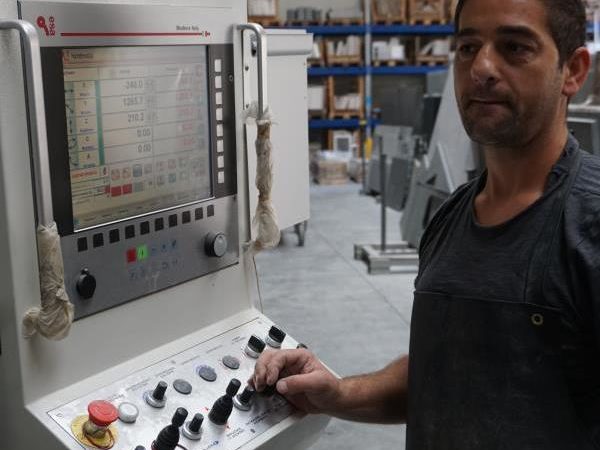 CNC-Steuerung für präzisen Naturstein Zuschnitt in München